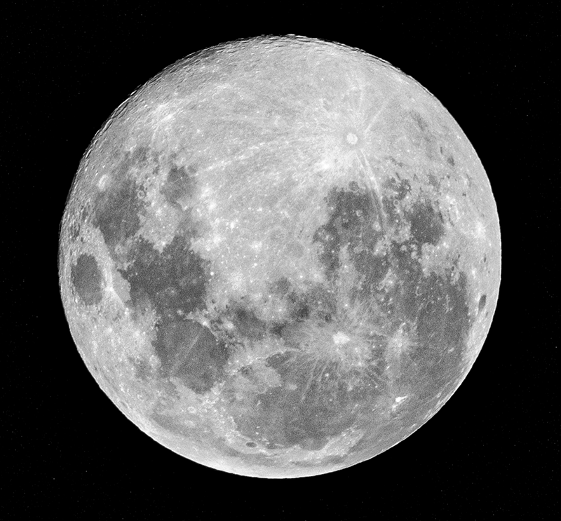 Super moon From Southern Tasmania on 8th April 2020.